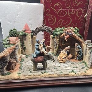 San Francisco Music Box Company "Bethlehem Nativity Scene" in Box No Light Music